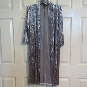 Forever 21 Gray Floral Robe Intimates Sleepwear